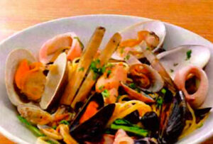 たっぷり魚介のボンゴレビアンコ